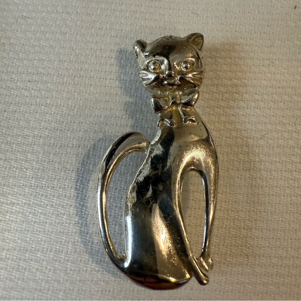 Vintage Sterling Silver Cat with Bow Tie Brooch.